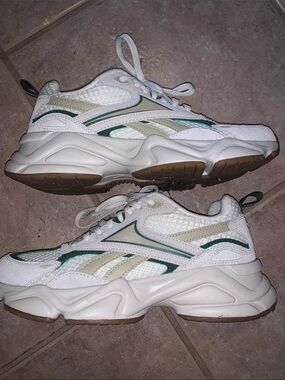 Reebok White Runners